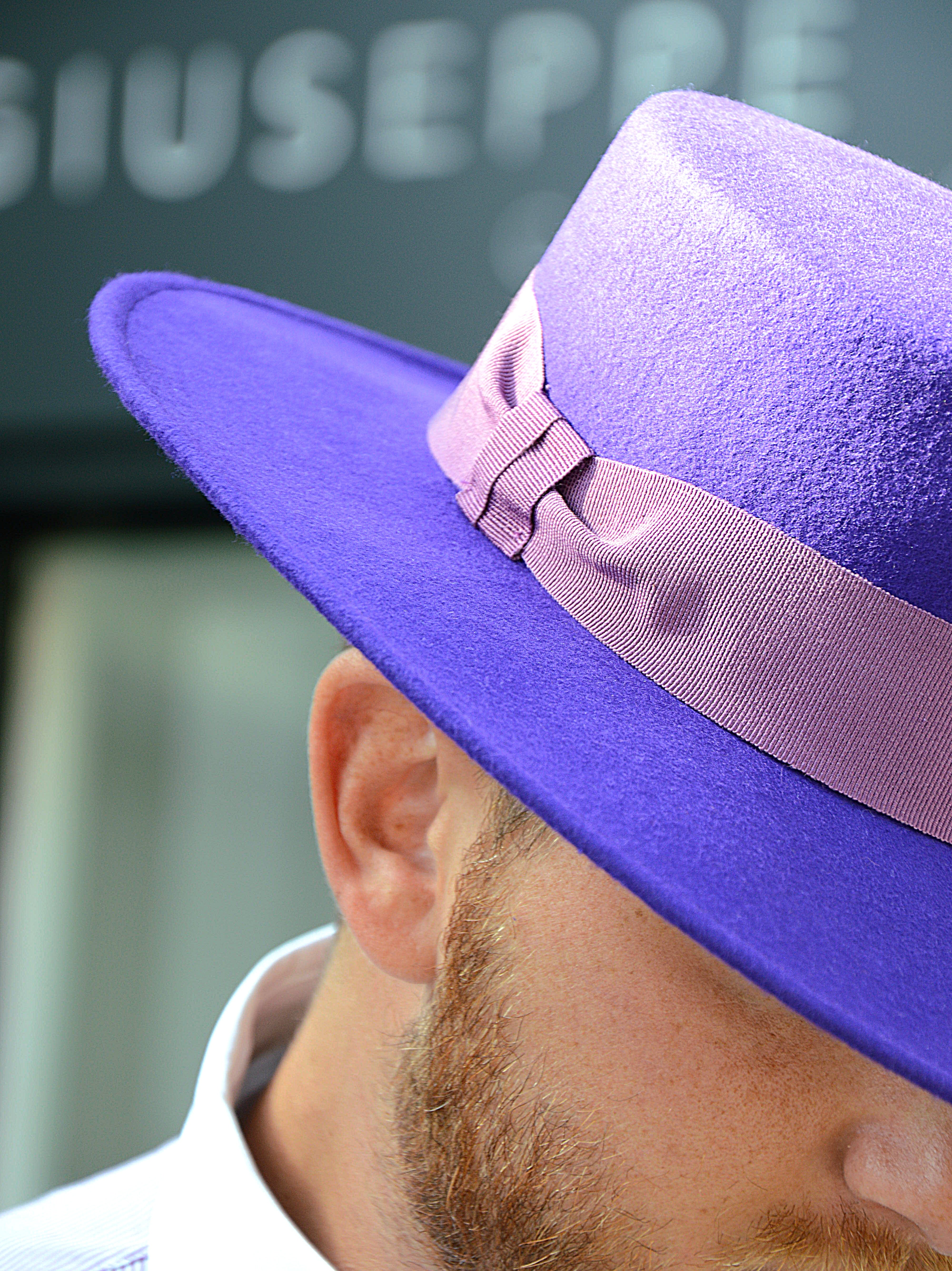 Cappello a cilindro piatto in feltro viola