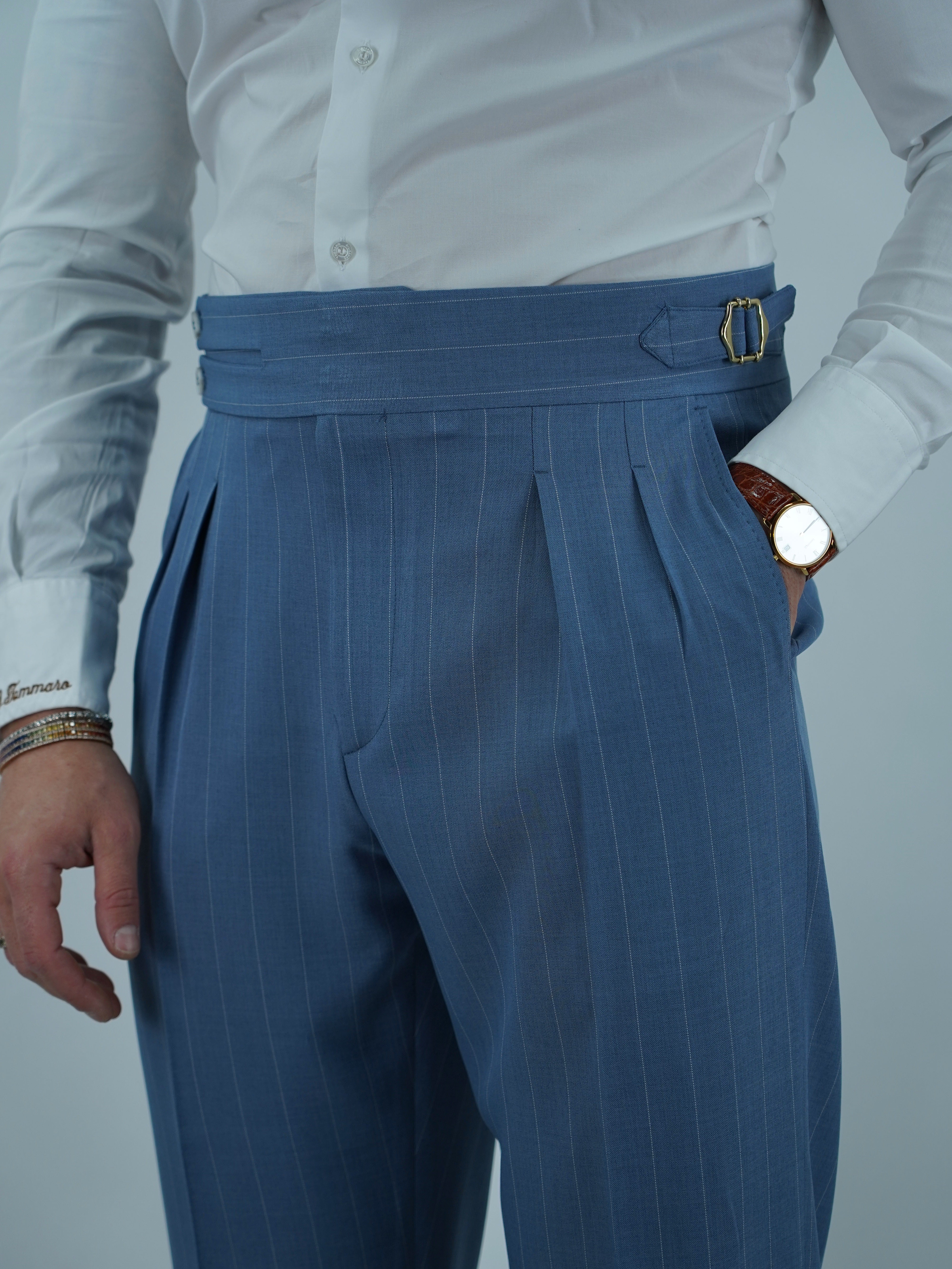 Gurkha biforcato azzurro gessato con fibbie stringenti laterali