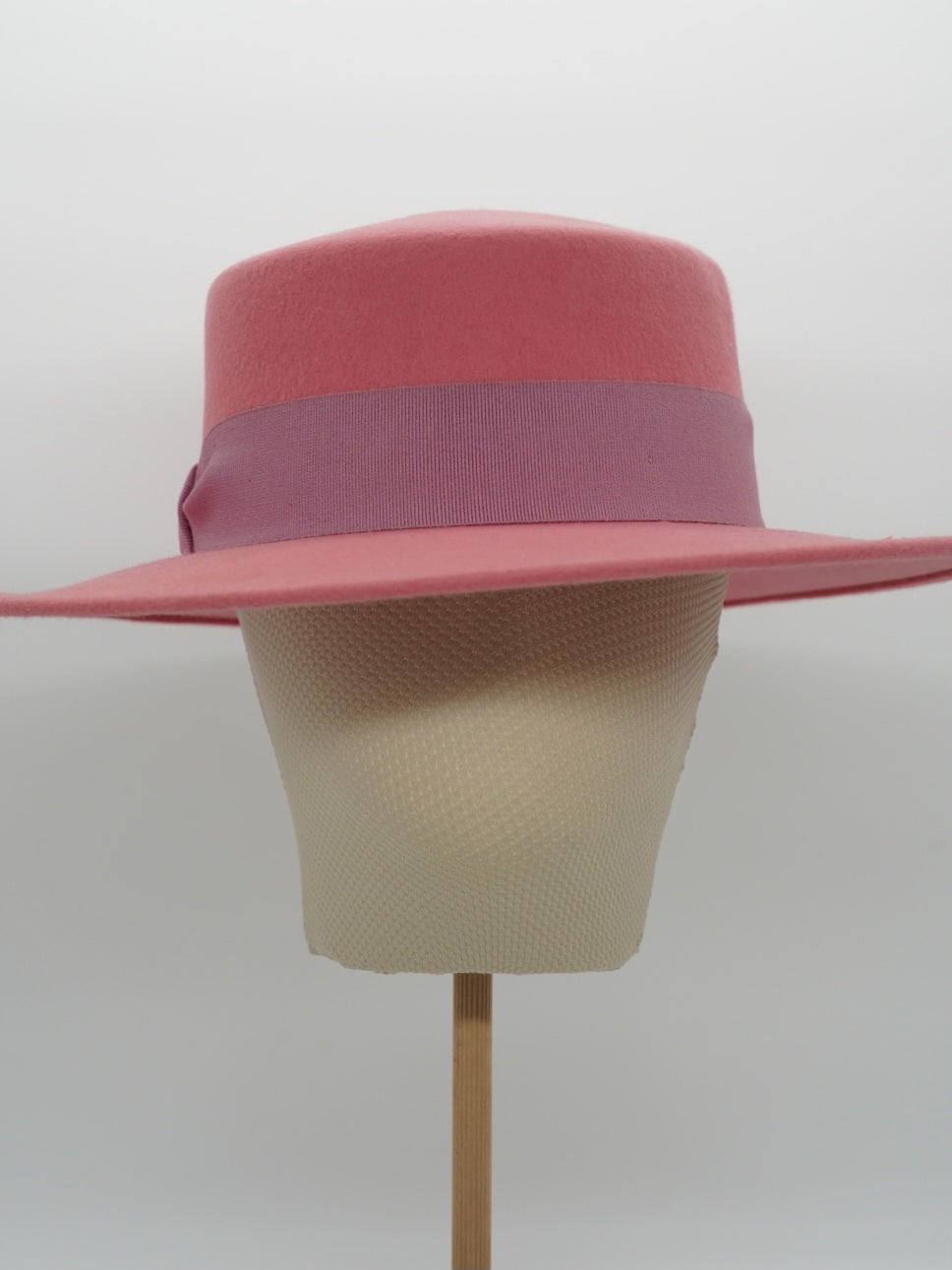 Cappello a cilindro piatto in feltro rosa